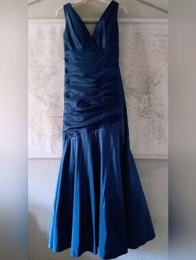 Watters & Watters Elegant Blue Taffeta V-Neck Mermaid Evening Gown Size 6